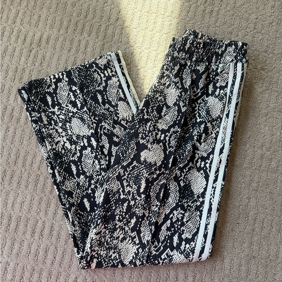 ADIDAS Python Print Jogger Set - Picture 8 of 9